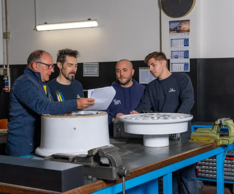 Gianluca Pinza con il suo team di lavoro 